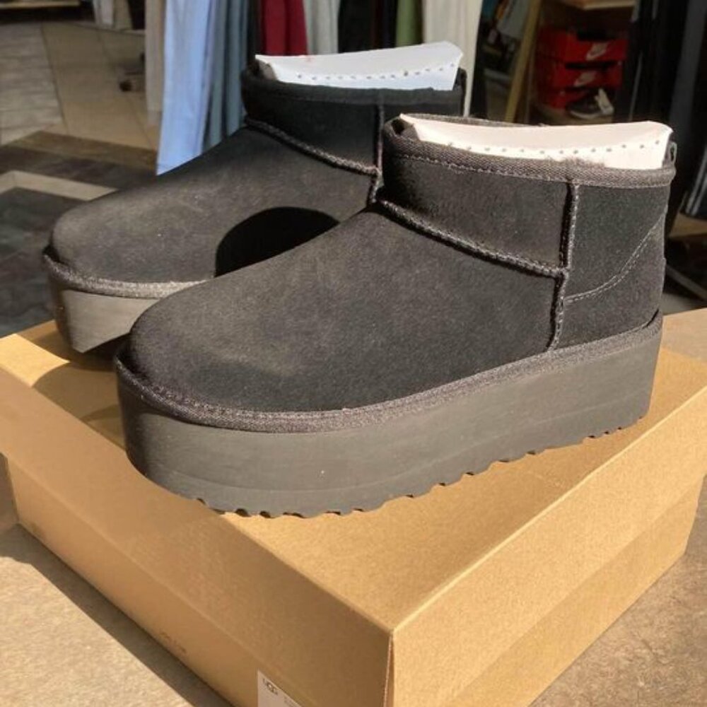 UGG W Classic Ultra Mini Platform Size US 8; UK 6; EU 39; JP 25